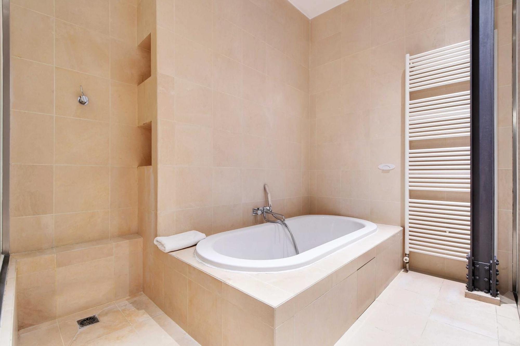 Fabulous House - A Gem In Chic Western * Paris