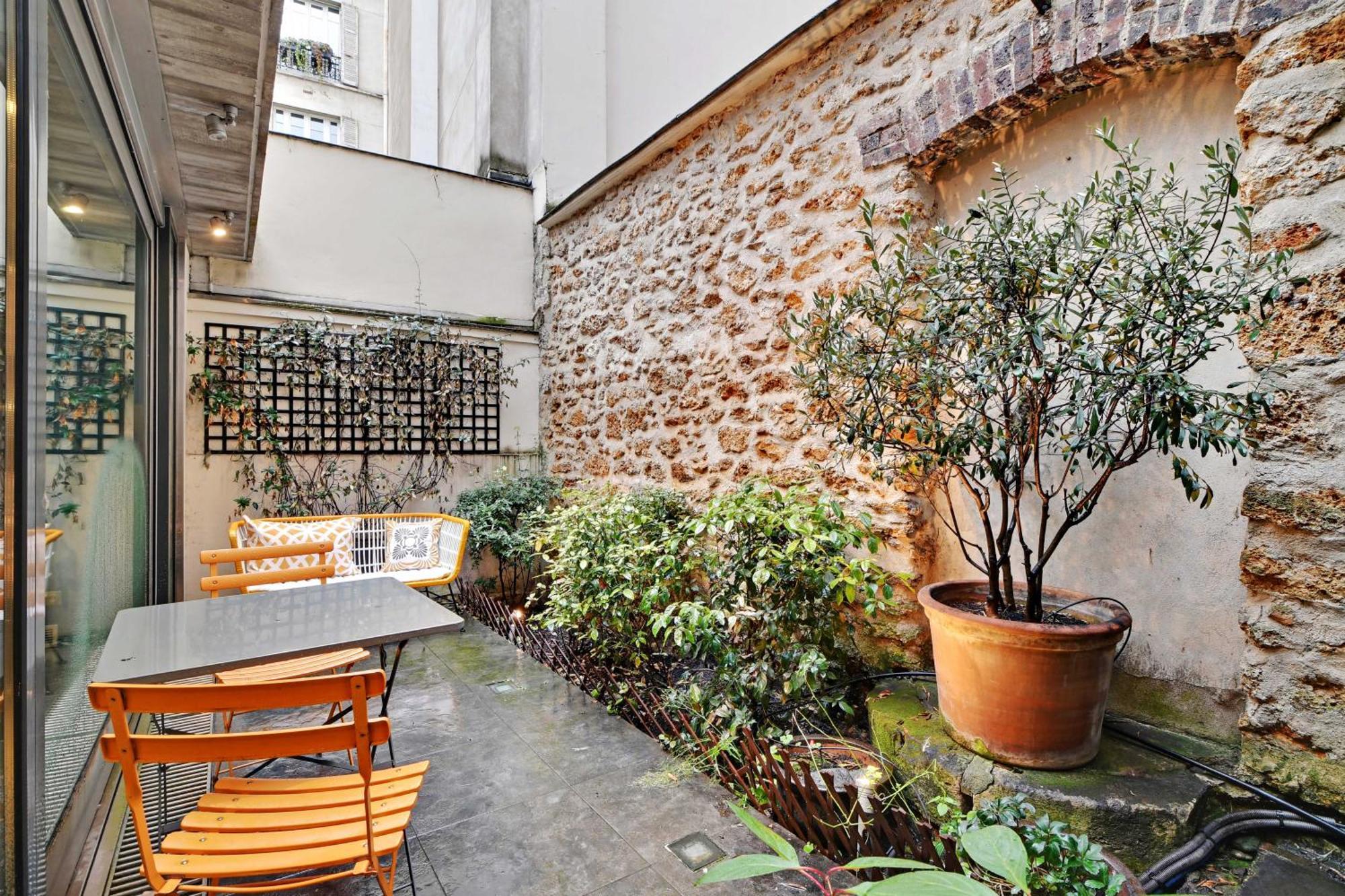 Fabulous House - A Gem In Chic Western * Paris