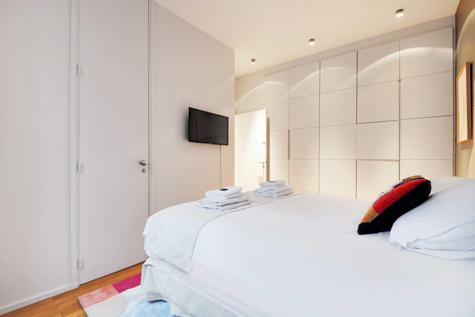 Fabulous House - A Gem In Chic Western Paris