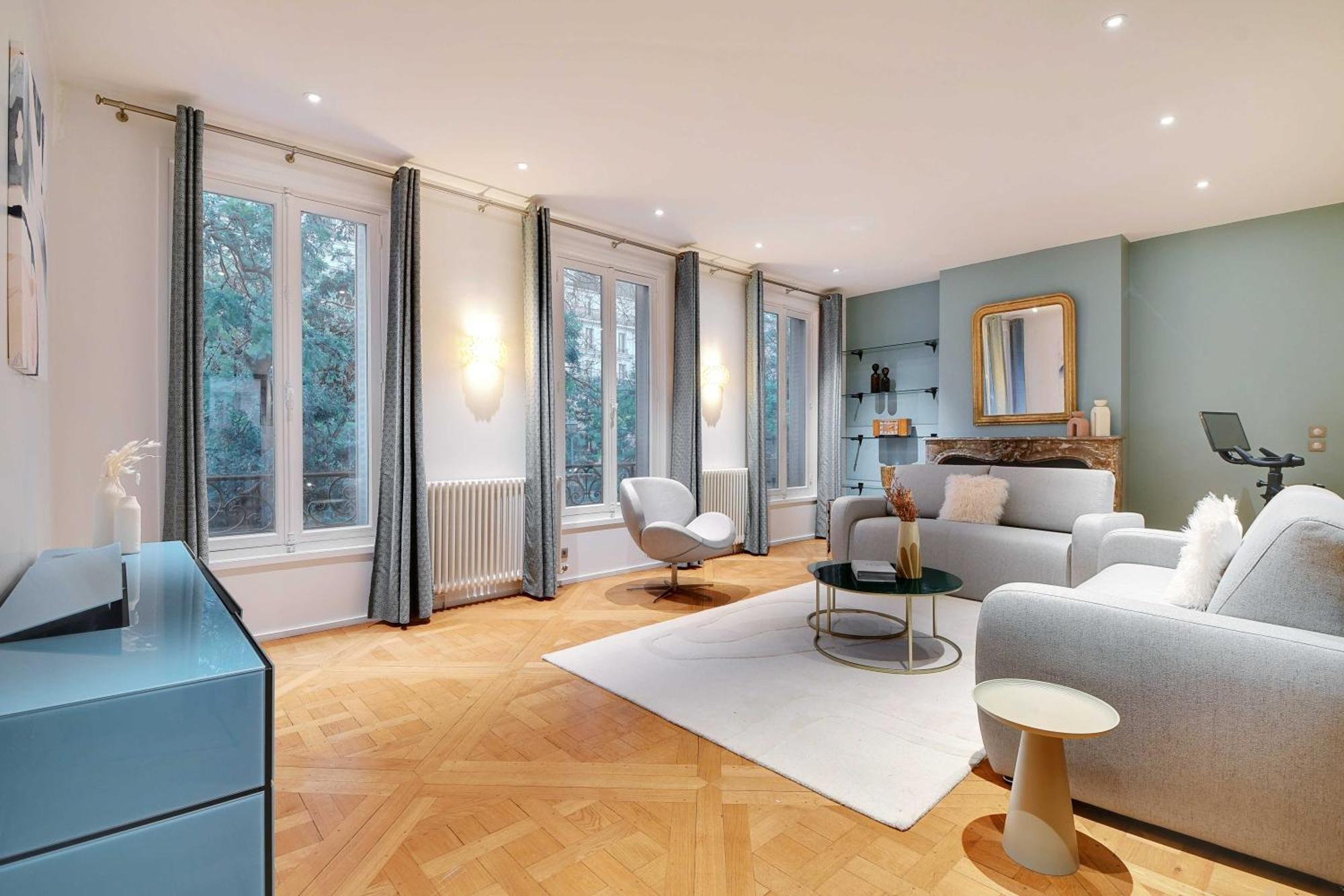 Fabulous House - A Gem In Chic Western Holiday home Paris