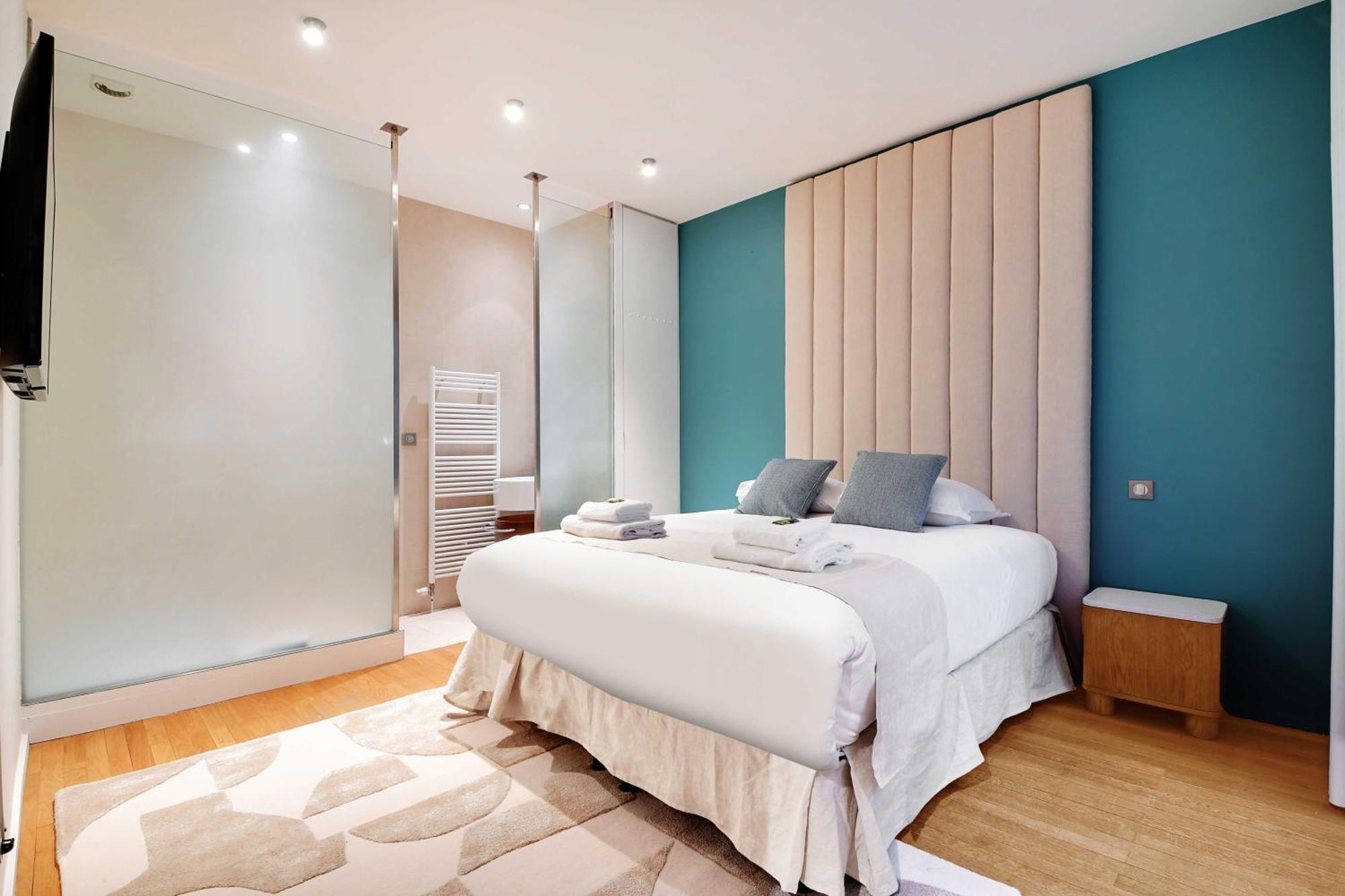 Fabulous House - A Gem In Chic Western Paris
