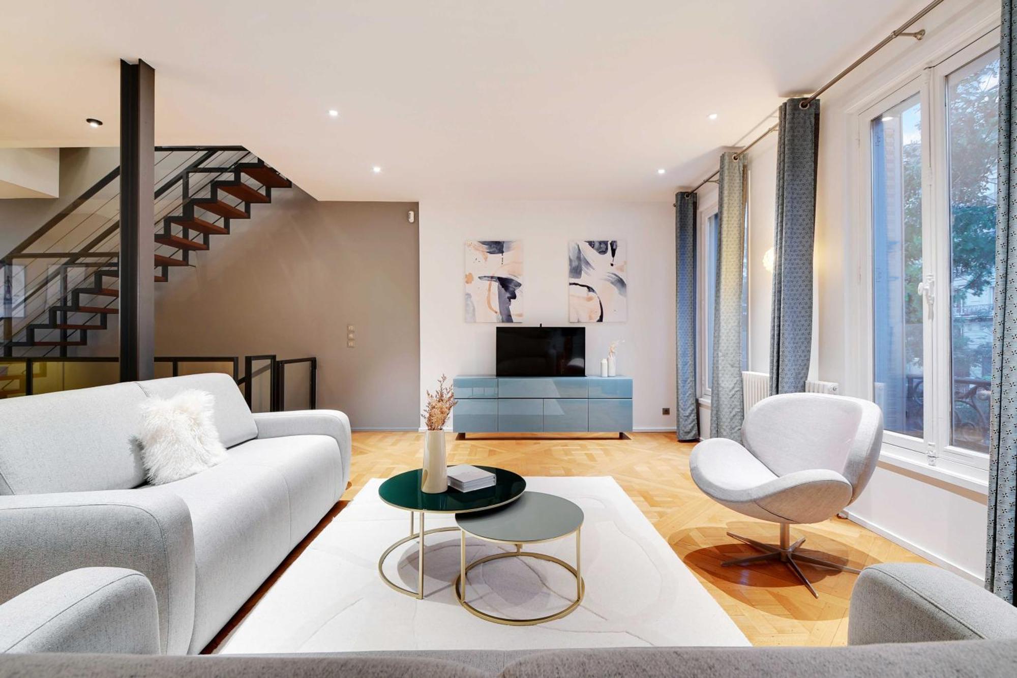 Fabulous House - A Gem In Chic Western Holiday home *